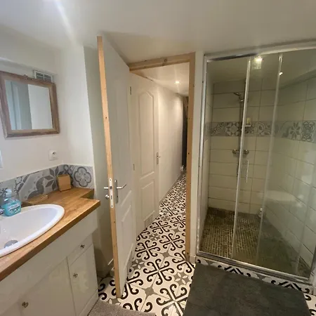 Maisonnette De Charme Avec Cour Privative Haute-ville דירה